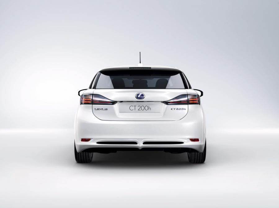  Lexus CT200h 2010 года  (фото 39 из 266)